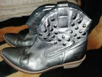 Véritables Santiags tout cuir P. 37