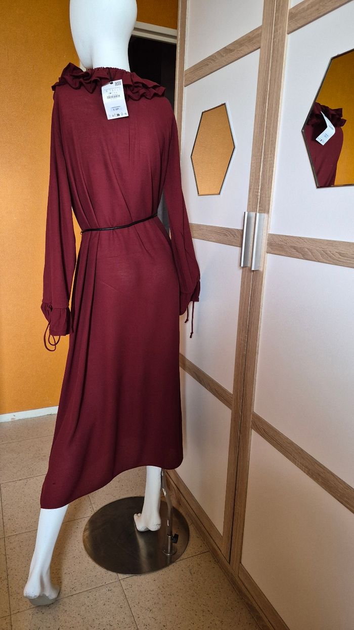 Robe Zara bordeaux avec volants - photo numéro 2