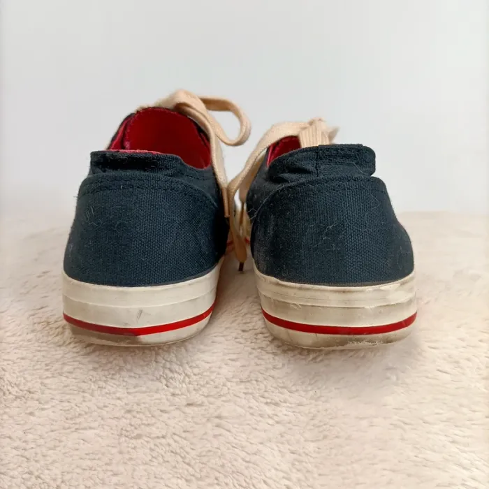 Basket brodée - 40 tennis avec broderie bleu marine et blanches - photo numéro 6