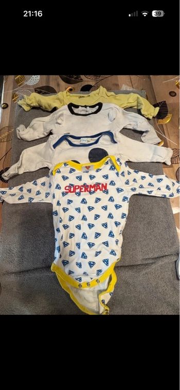 Lot de 4 bodies manches longue tachés