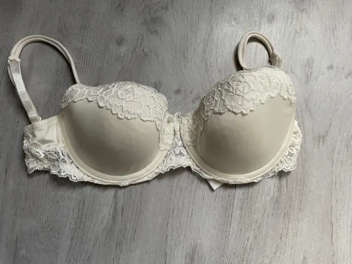 Lot soutien-gorge Hunkemoller 85 D