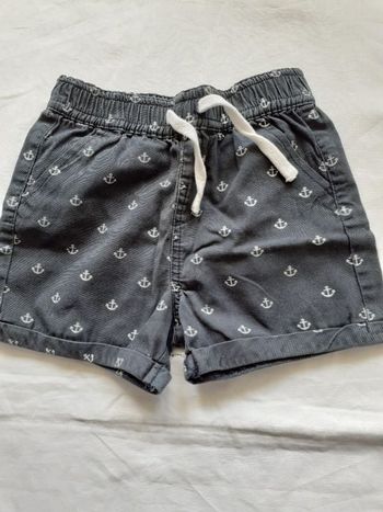 Short bleu marine taille 24 mois