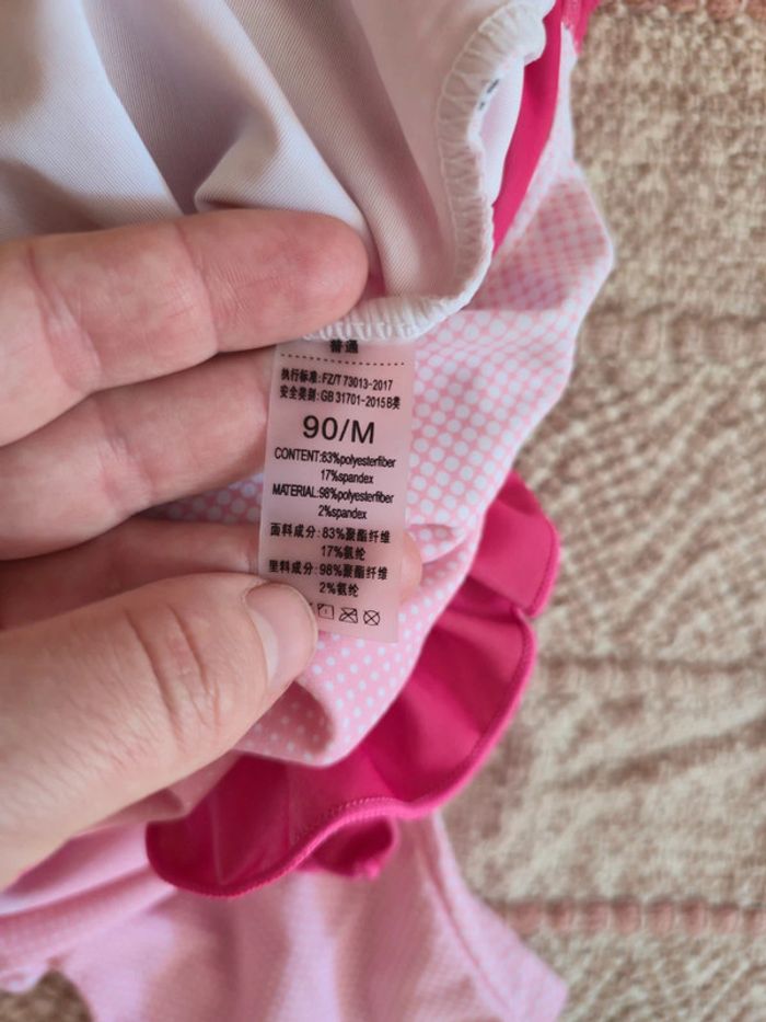Combinaison rose anti-uv cygnes et bonnet assorti neuve 2 ans - photo numéro 2