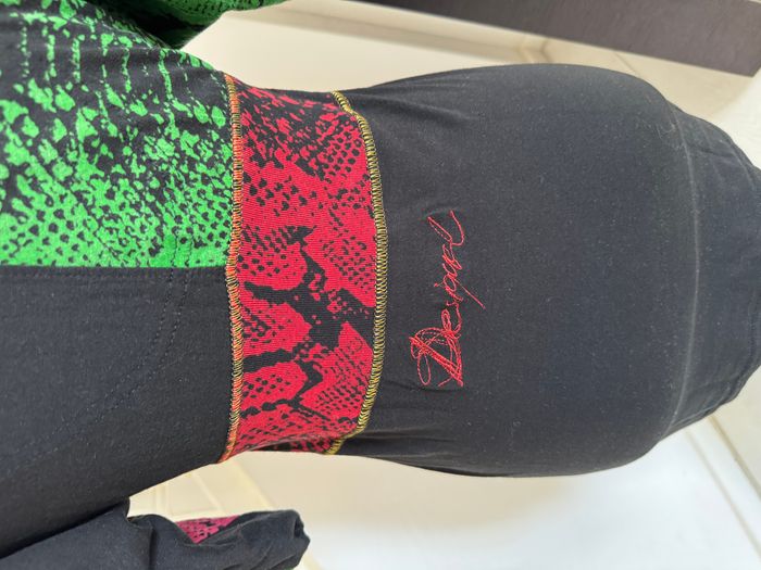 T Shirt Desigual noir et multicolore avec broderies fleuries - photo numéro 5