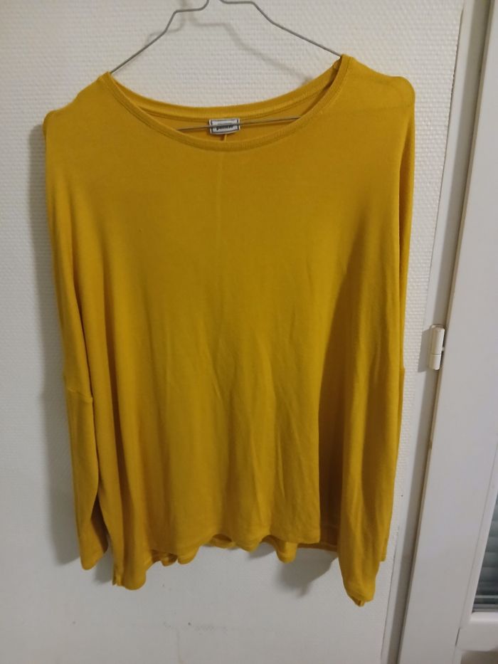 Pull femme moutarde taille L matiere viscose ,acrilyque demi manches