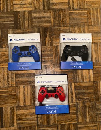 Lot de 3 Manettes PS4 Neuve Rouge et Noire et Bleue 