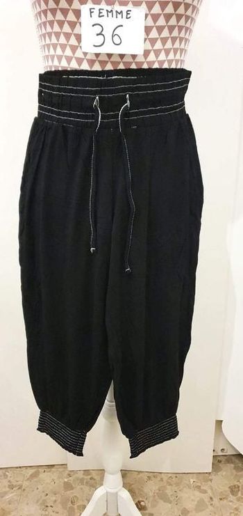 Bas de sport, noir, taille standard et élastique avec cordon de serrage, en très bon état