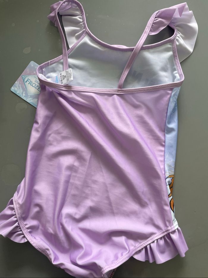 Beau maillot de bain 1 pièce Disney Reine des Neiges T 7-8 ans 8 ans Neuf étiquette - photo numéro 6