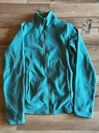 Je vend une petite veste polaire taille S très bon état
