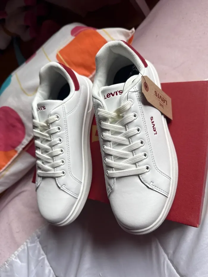 Jolie paire de baskets Levi’s neuves avec étiquette pointure 36 - photo numéro 9