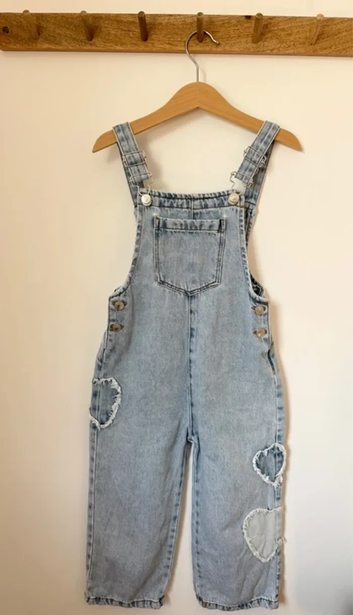 Salopette en jean à cœurs Zara
