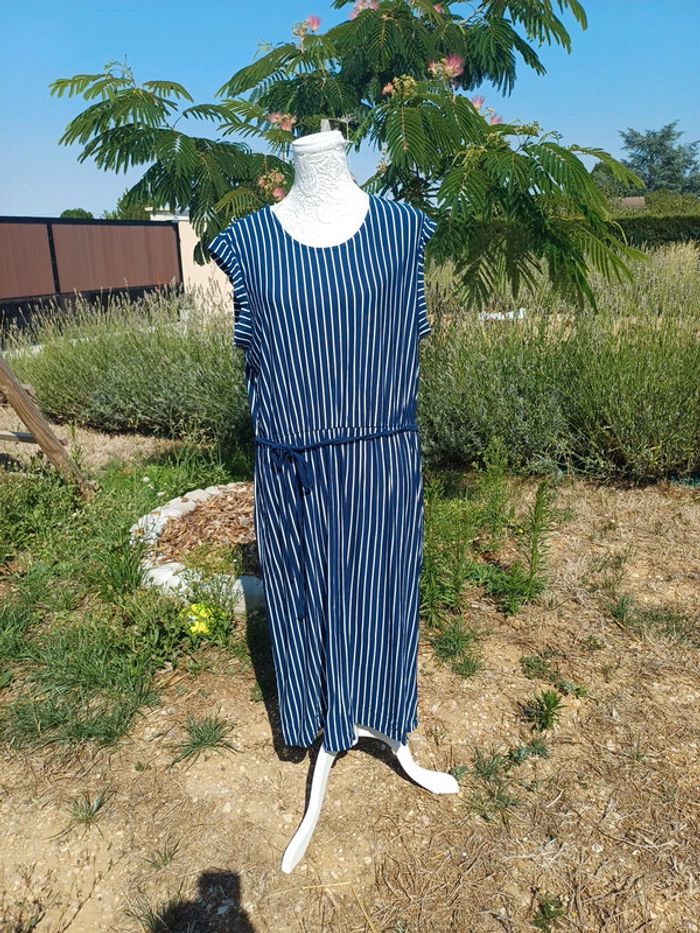 Robe taille xl jamais porté