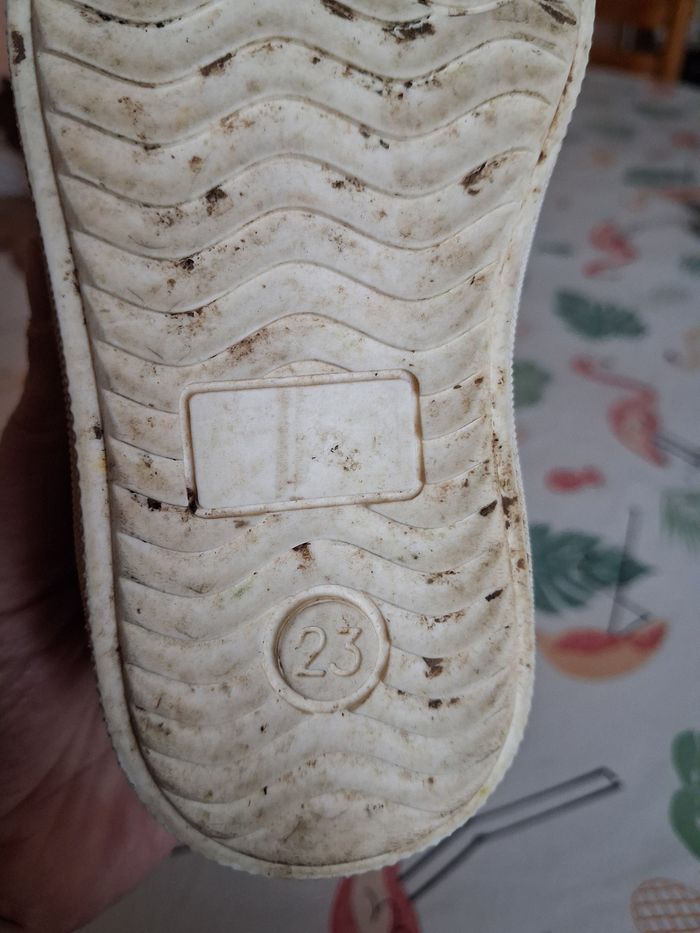 Une paire de bottines pour garçon taille 23 - photo numéro 2