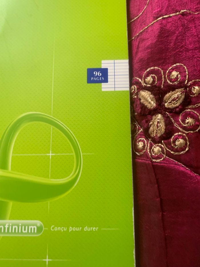 Lot de 10 cahiers 24x32 cm et 1 cahier 21x29,7 cm