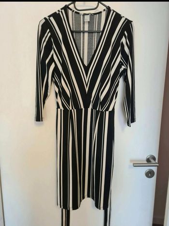 Robe noir rayé taille 36