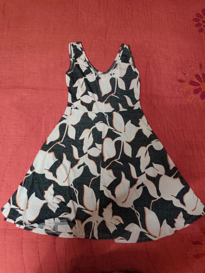 Magnifique robe d'été taille 36 ou s