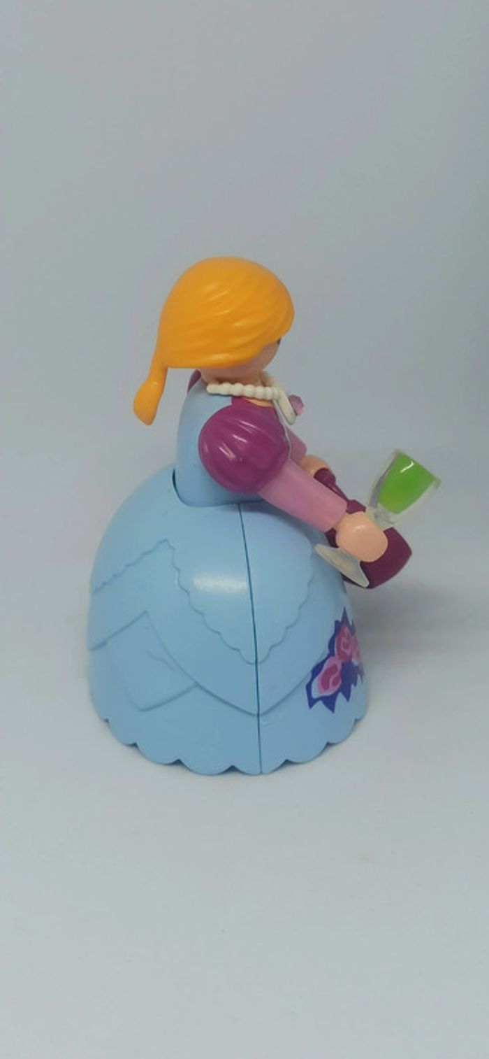 Femme princesse robe bleue avec sac à main et verre playmobil - photo numéro 2