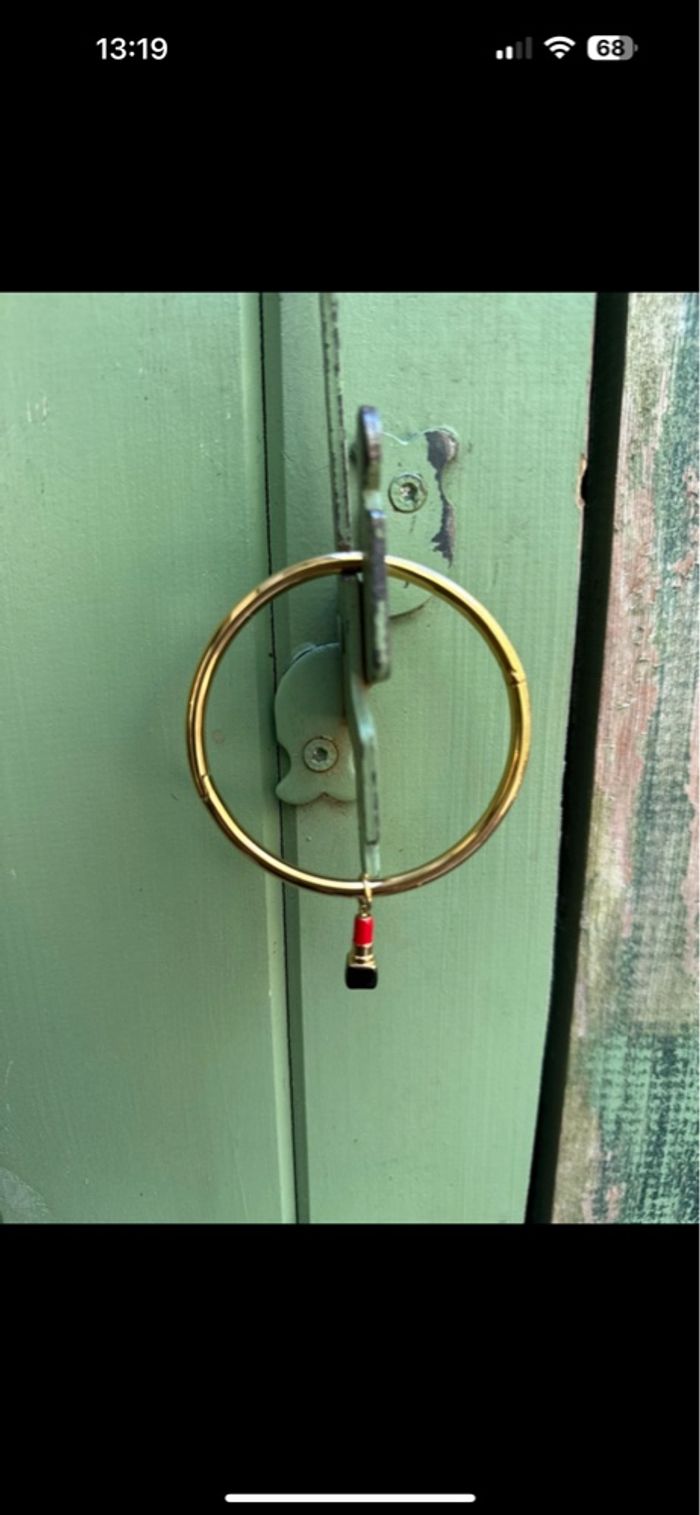 Bracelet jonc rouge à lèvre