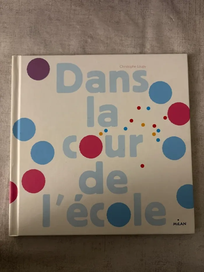 Dans la cour de l’école