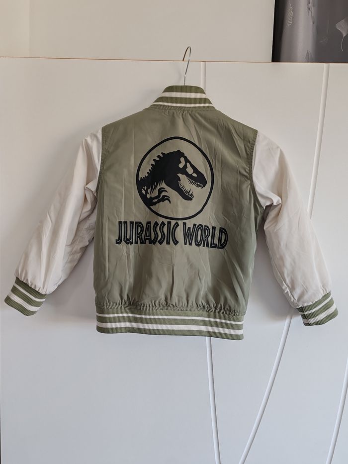 Veste Jurassic world 6 ans - photo numéro 2