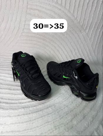 Nike tn enfants noir verts 31