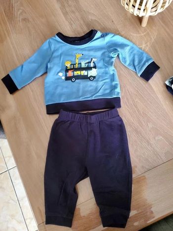 Ensemble jogging taille 2-6 mois lupilu