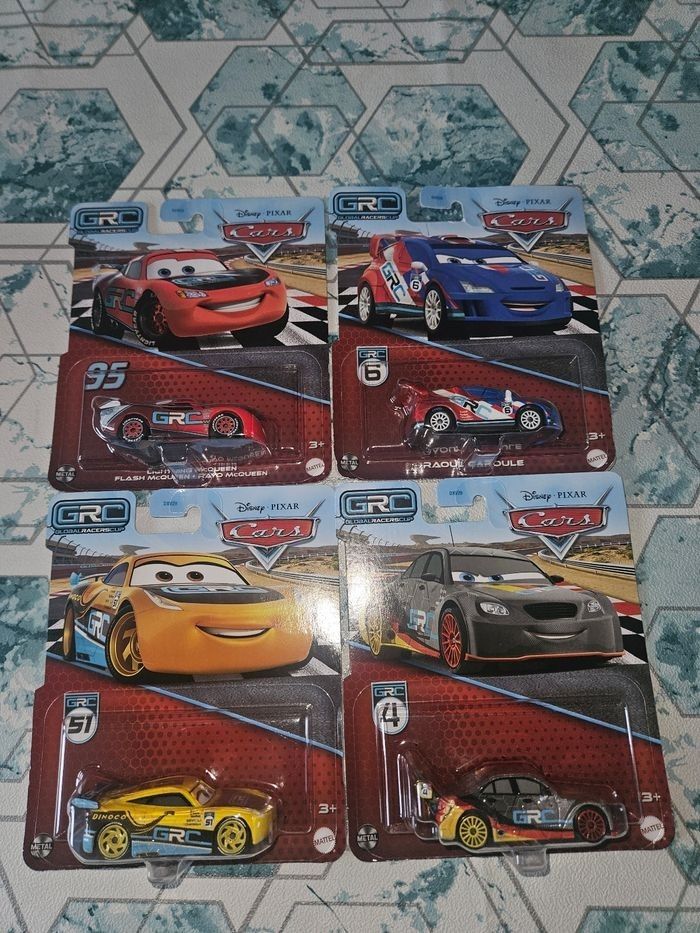 4 voitures cars Mattel neuves Disney Pixars série spéciale GRC