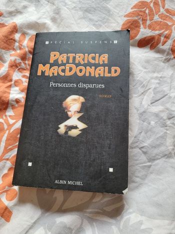 Romans Patricia MacDonald (2 photos)