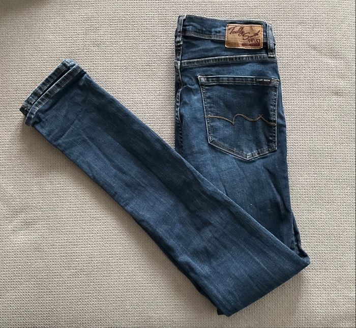 Jean Teddy Smith, Skinny