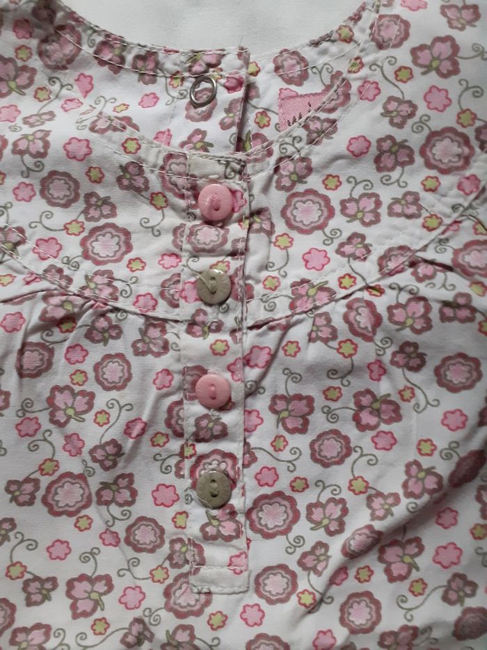 Blouse blanche à fleurs