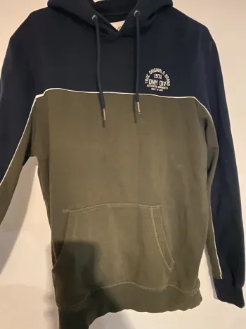Sweat a capuche taille M - C&A