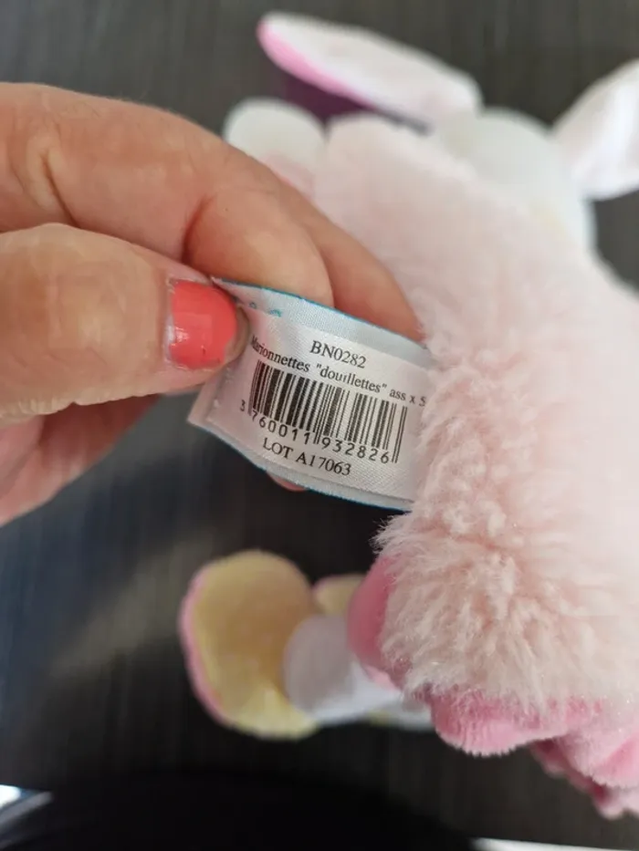 Baby'Nat Les Douillettes marionnette lapin rose blanc jaune fraise doudou peluche - photo numéro 3