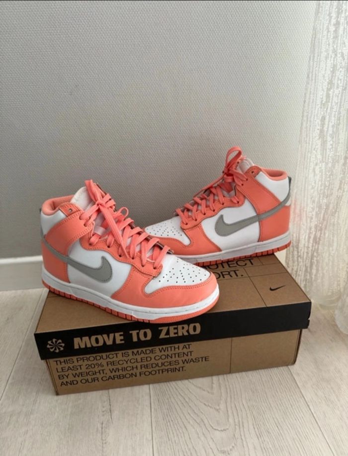 basket nike dunk montante corail blanche 37.5 femme
