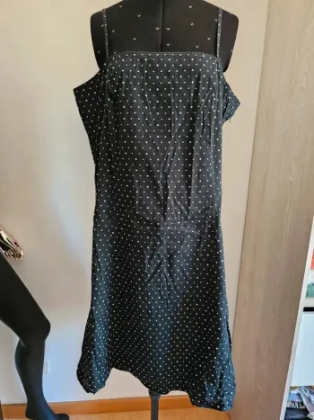 Robe noire à pois blancs Yessica – Taille 48 / 4XL – Style rétro chic
