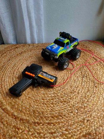 Voiture filaire télécommandé 