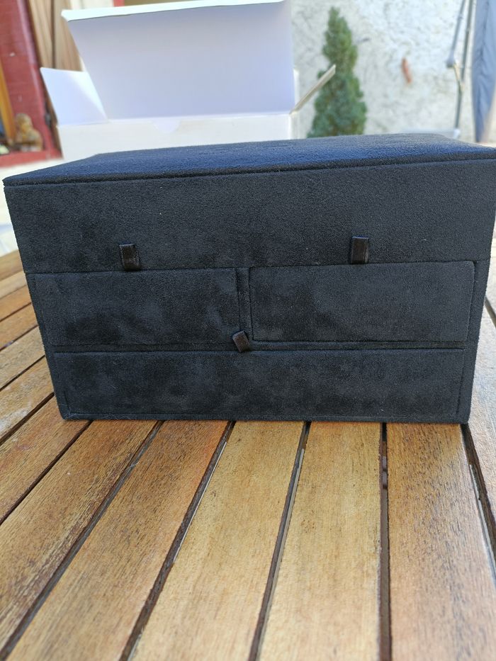 COFFRET A BIJOUX GIVENCHY PARFUMS EN VELOURS - photo numéro 4