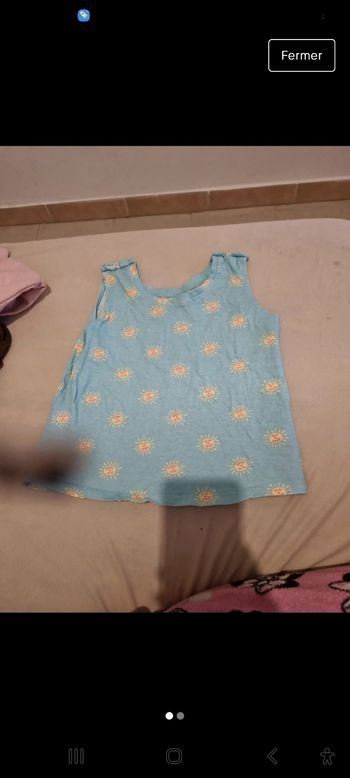 Debardeur bleu et jaune