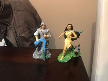 Figurine rare pocahontas et john smith disney