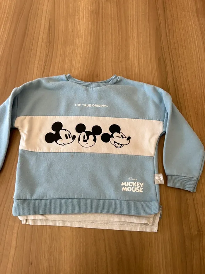 Pull Mickey primark 4-5 ans - photo numéro 2