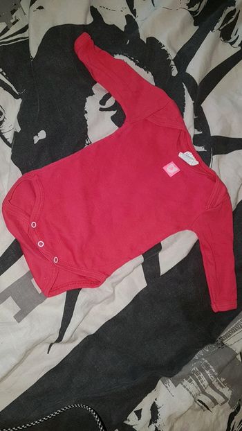 Body fille absorba 3mois-59cm 
Réduction jusqu'à -60%