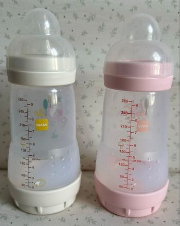 Lot de deux biberons Mam