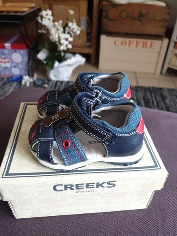 Sandales neuves semelle cuir taille 18