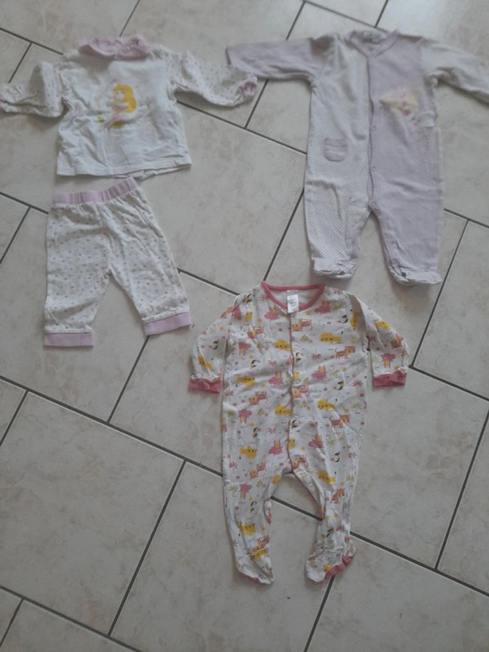 3 pyjamas 6mois