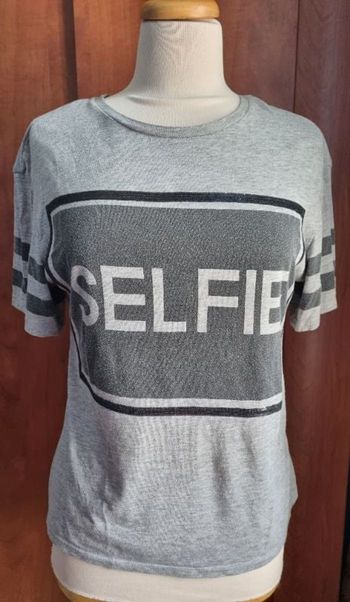 T-shirt gris inscription SELFIE taille 38-40