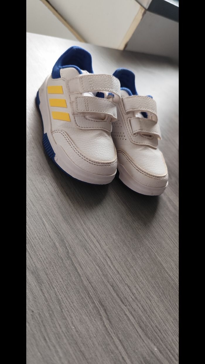Chaussure adidas enfant taille 25 - photo numéro 2