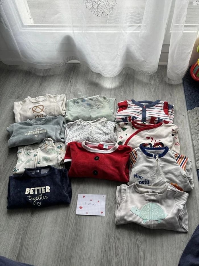Lot pyjama taille 3 mois.