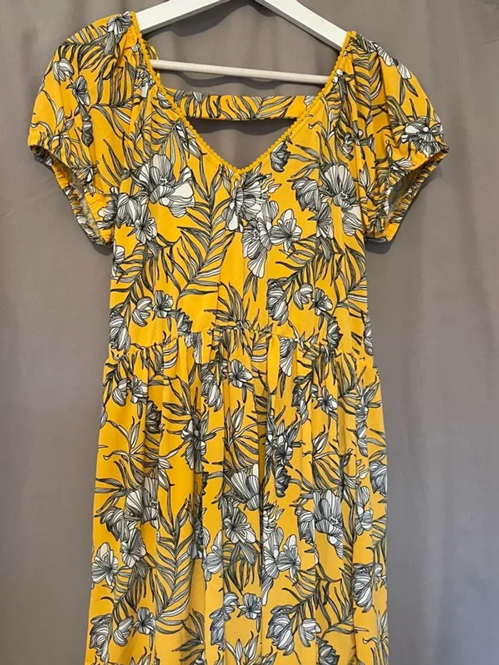 Robe fleurie jaune - photo numéro 5