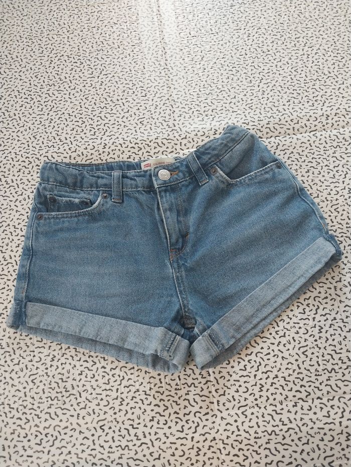 Short jean Levi’s fille 12 ans denim bleu clair girlfriend shorty - photo numéro 1