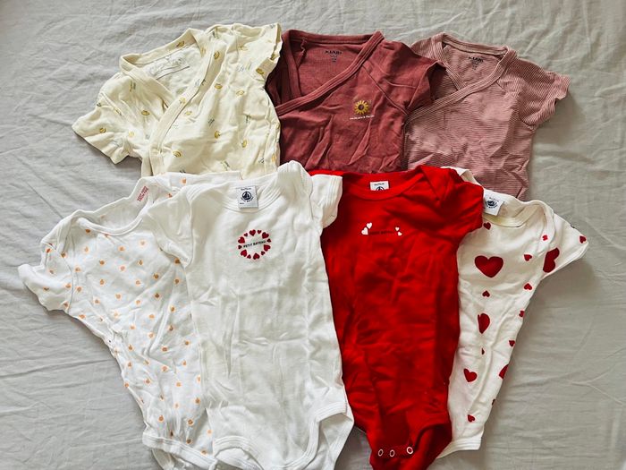Lot de bodies bébé 9mois - photo numéro 2
