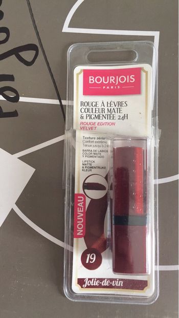 3-Rouge à lèvres stick NEUF